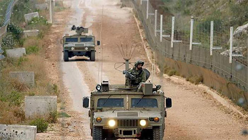 una patrulla israelí en la frontera libanesa